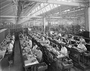 Skilled workers assemble radios at the Atwater Kent factory. (Library of Congress)