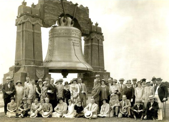 Encyclopedia of Greater Philadelphia | Sesquicentennial Tourists