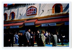 The Golden Block (El Centro de Oro) developed around North Fifth Street and Lehigh Avenue in the 1970s as a business center catering to the growing Spanish-speaking population of Philadelphia. (Historical Society of Pennsylvania)