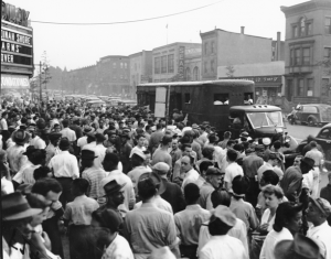 Shipyard workers during the Philadelphia Transportation Company strike, photograph