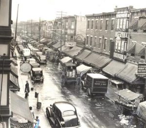 Jewish commercial districts like the pushcart market on Marshall Street in Northern Liberties, shown here in the 1930s, emerged with the new wave of immigration in the late nineteenth and early twentieth centuries. (Historical Society of Pennsylvania)