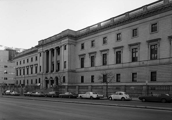Photograph of the third US Mint, a large, four story building